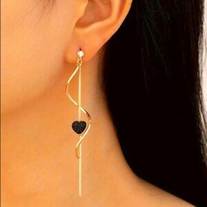 🌺 🌺 🌺 Elegant Black Heart Dangle Earrings